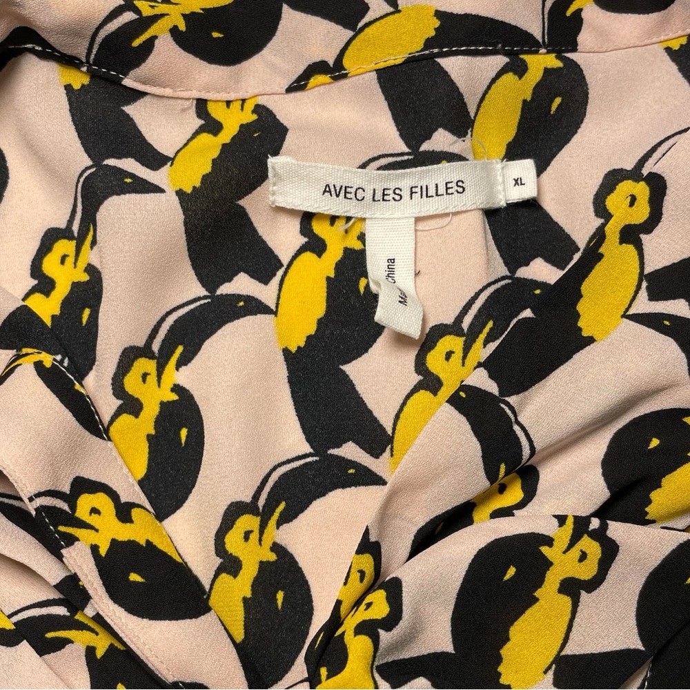 Avec Les Filles pink toucan print  blouse neck bow button down sz xl - Picture 8 of 10